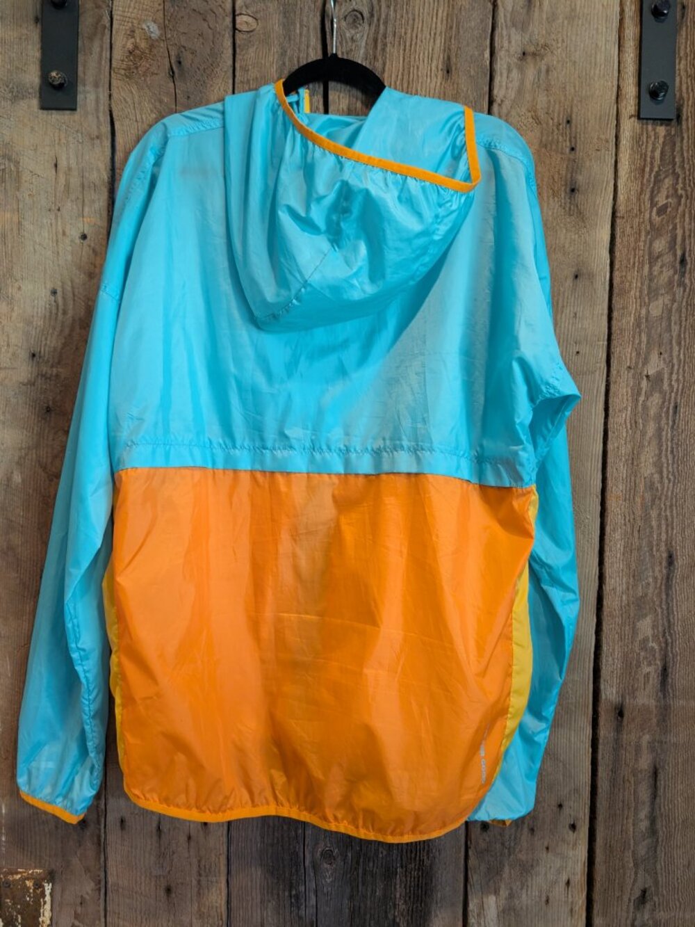 Cotopaxi windbreaker - Picture 2 of 3